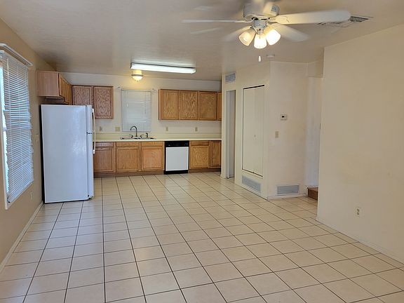 2nd image of 921 N 1st Ave #2