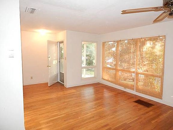4th image of 1012 Woodall Ln NW