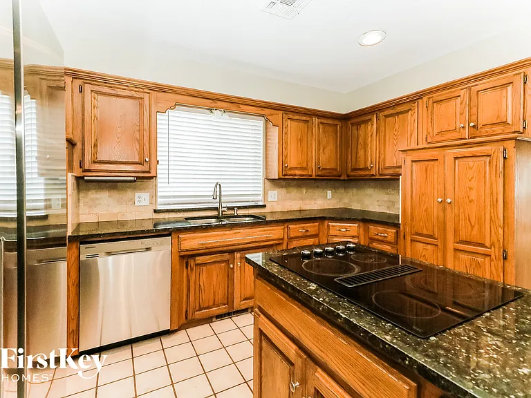 800 Adams Trl — Photo 6