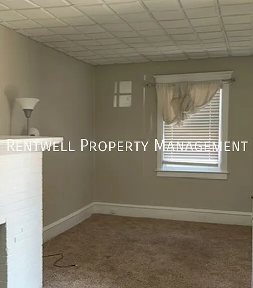 1017 Spruce St — Photo 3