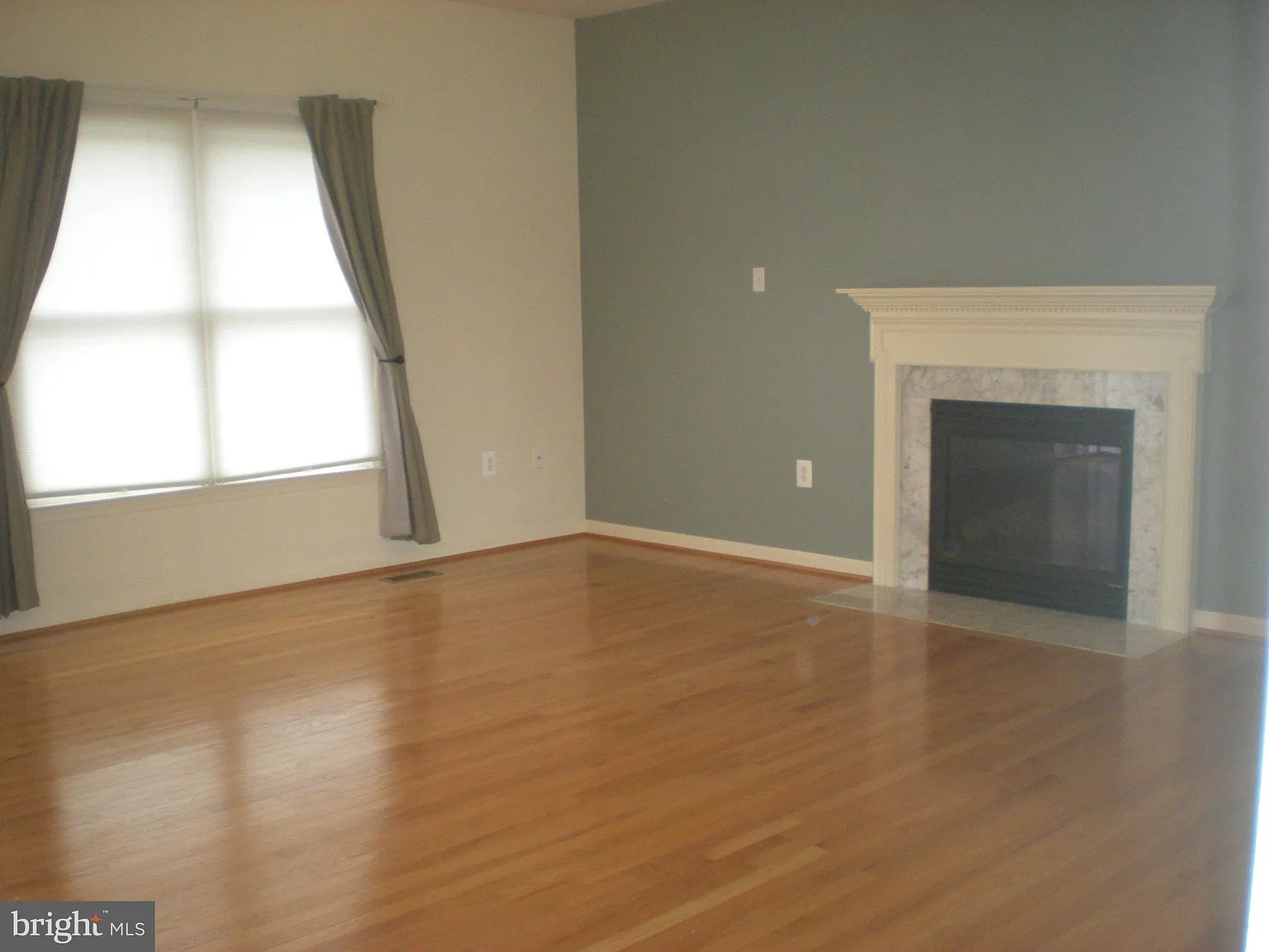 3 bed, 2.5 bath, 1552 sqft, $2,450 — Photo 2