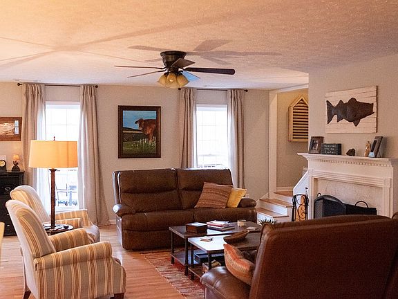 Spacious Family Room