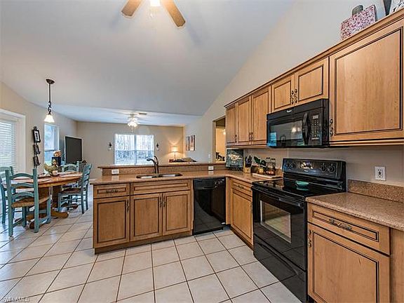 3rd image of 325 Desoto Blvd S