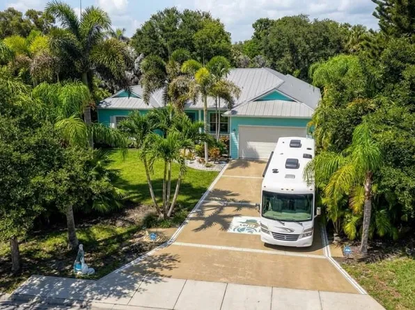 1870 NE VICTORIAN Lane, Jensen Beach, FL 34957