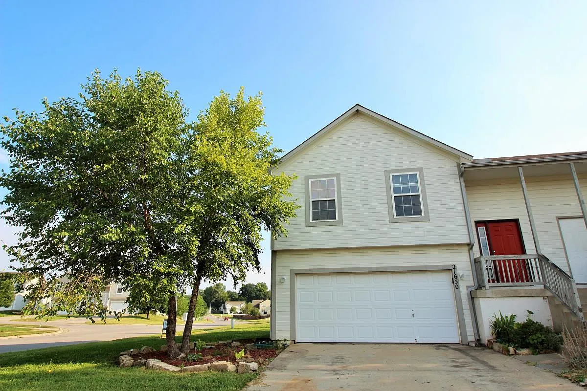 3 bed, 1675 sqft, $1,750 — Photo 2