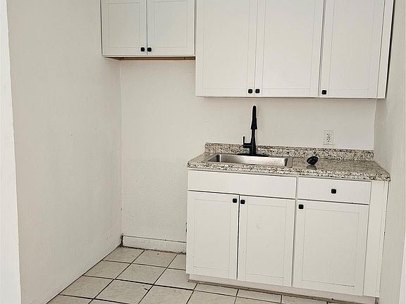 4th image of 538 28th Street
