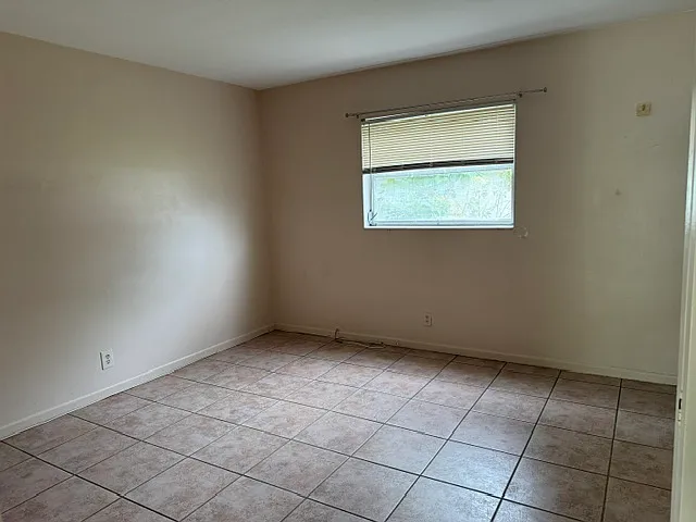 316 SE 1st St #3 — Photo 10