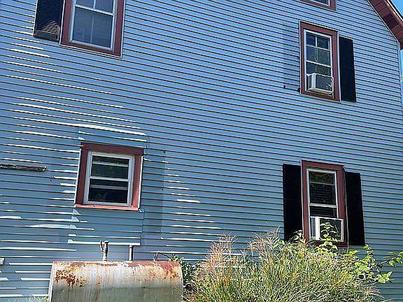 3rd image of 301 Clay St