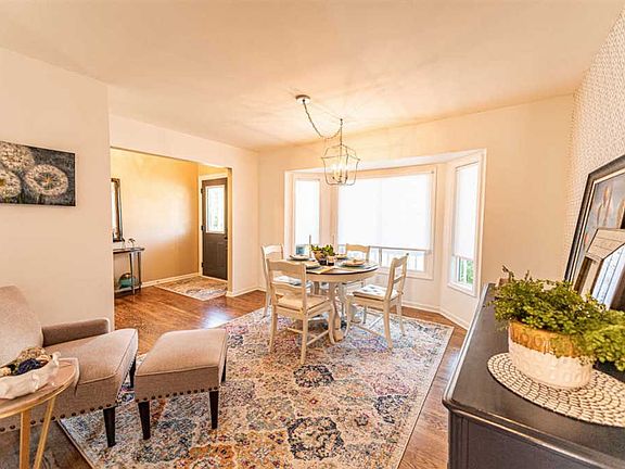3rd image of 9138 Meadowland Dr
