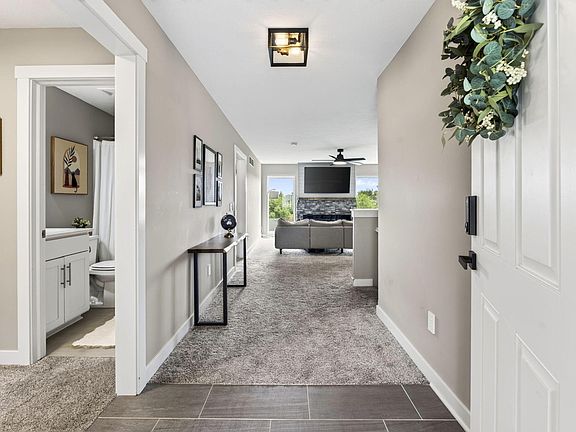 4th image of 105 Maplewood Cir