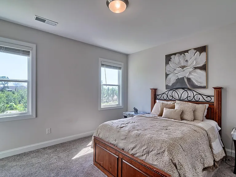 558 Mahonia Rd — Photo 23
