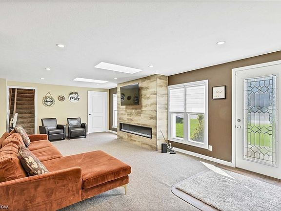 5th image of 18851 Dellwood Dr