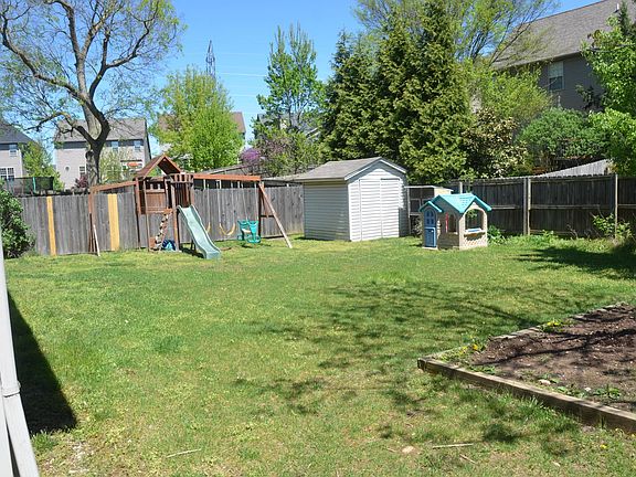 3rd image of 3920 Hollyberry Ln