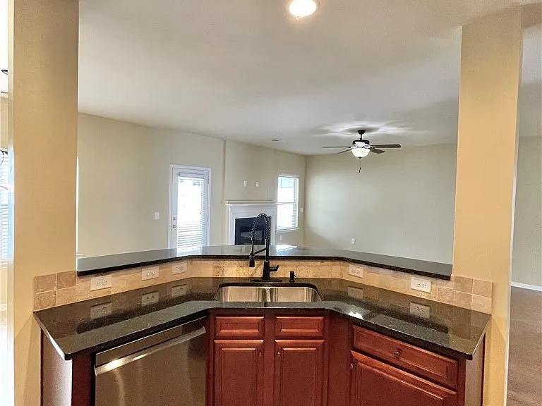 642 Regimental Dr — Photo 11