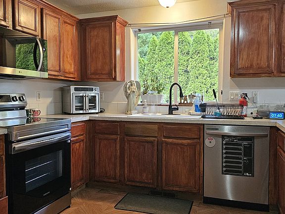 4th image of 5213 NE 25th Pl