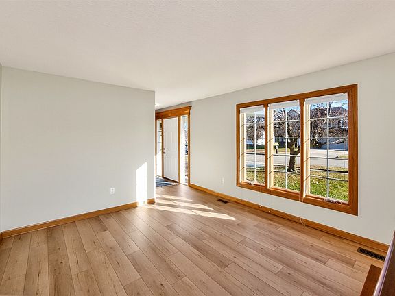 5th image of 3010 SW Coves Dr