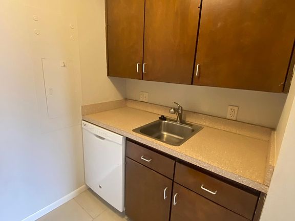 3rd image of 1810 E St #205