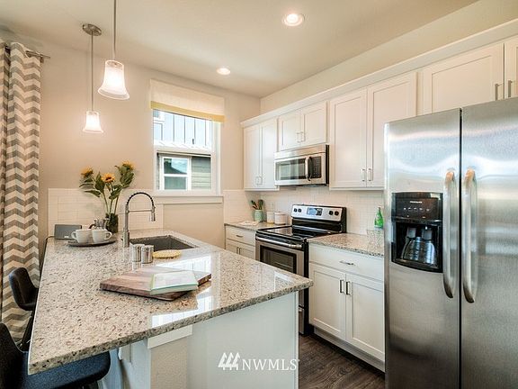 4th image of 403 Salmonberry Lane Circle SW