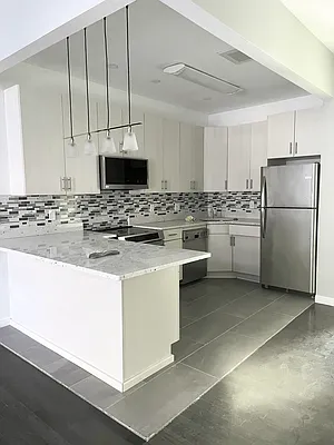 Rented by Sprint Realty | media 16