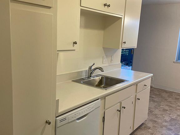 4th image of 2721 Midtown Ct #105
