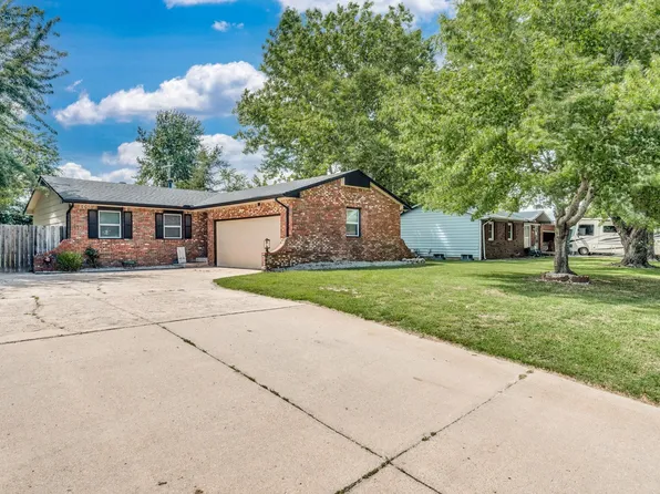 327 N James Ave, Haysville, KS 67060