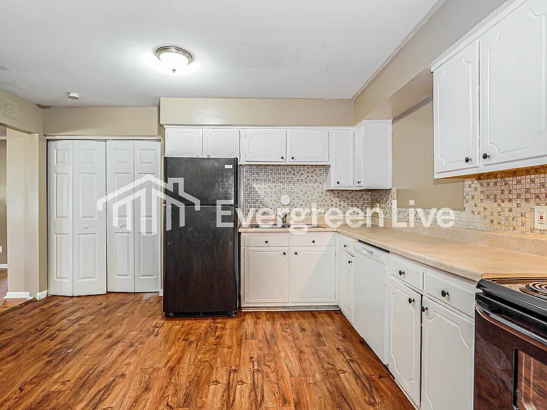 5050 Fullerton Dr — Photo 7