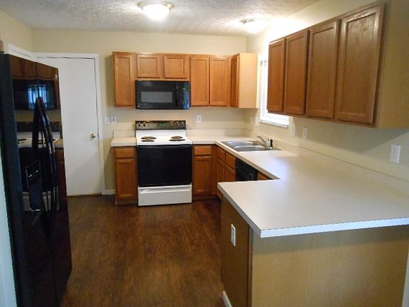 4th image of 5936 Whitehaven Dr