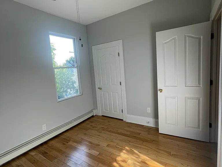 498 Washington St — Photo 5