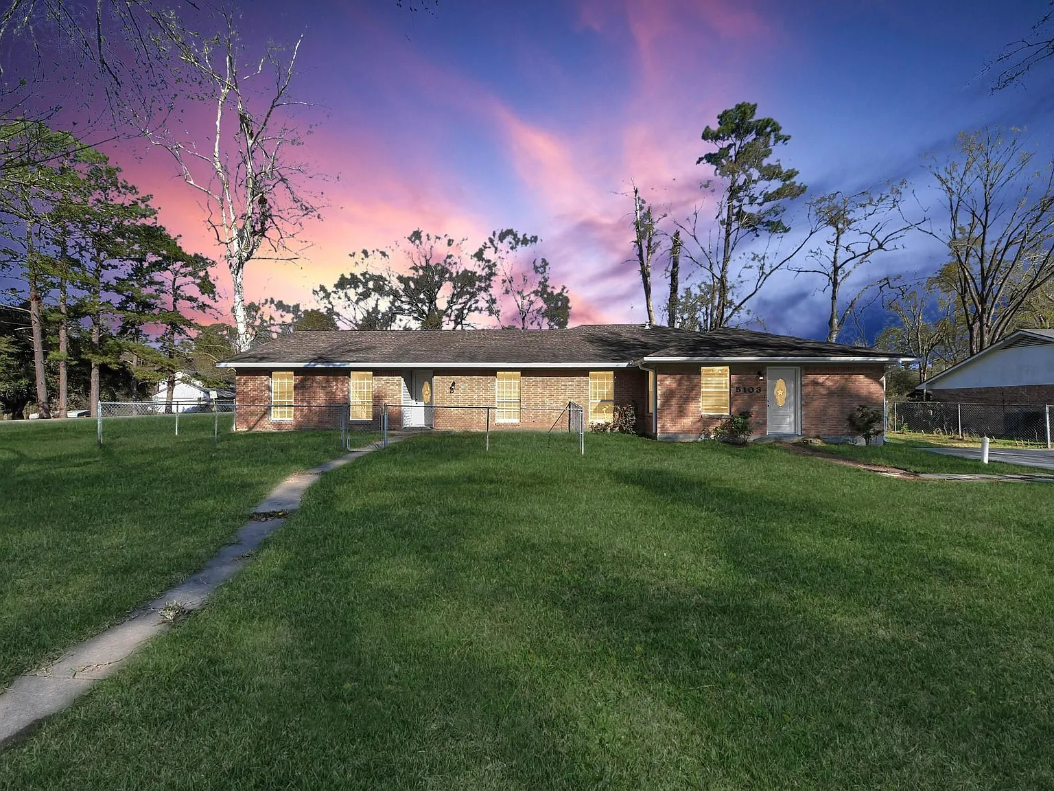 3 bed, 2.0 bath, 1900 sqft, $1,800 — Photo 1