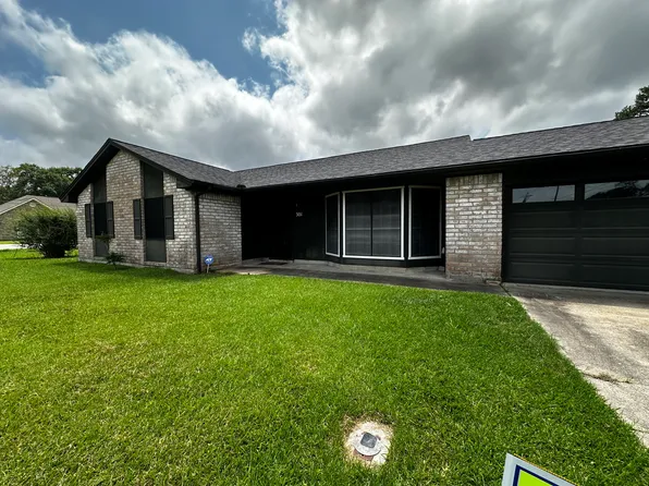 301 Cottonwood Blvd, Bridge City, TX 77611