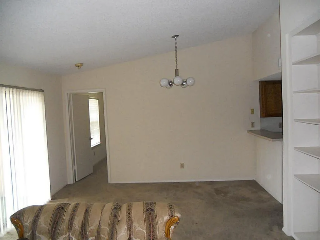 2 bed, 2.0 bath, 946 sqft, $1,300 — Photo 4