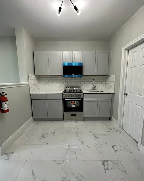 54 Grove St #3R — Photo 9