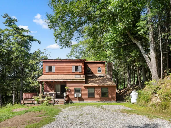 875 Augusta Road, Belgrade, ME 04917