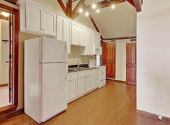 4th image of 927 Toulouse St #3B