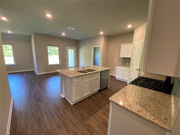 4th image of 1066 N Berryvine Ln