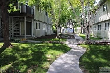 3rd image of 2826 Oakland Dr
