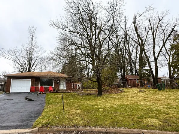 44 Belcourt Ave, Barrie, ON L4M 4E4