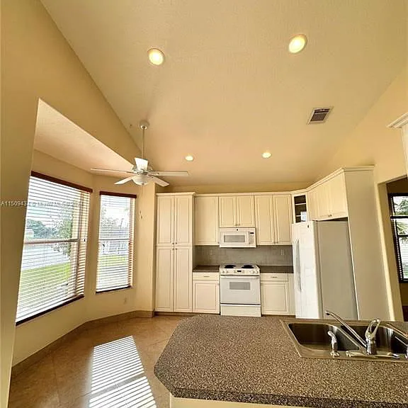 2591 SW 190th Ave — Photo 10