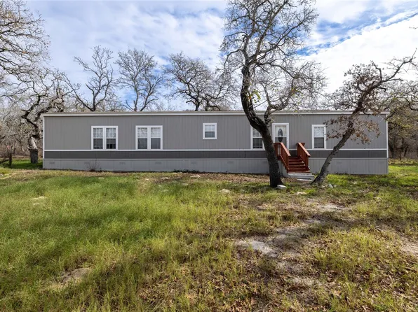 130 Leaning Oaks Cir, Seguin, TX 78155