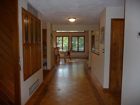 4th image of 95 Homestead Ln