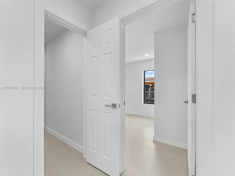 1368 W 29th St #2 — Photo 17