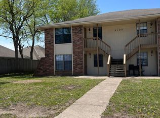 2105 SW 8th St, Blue Springs, MO 64015