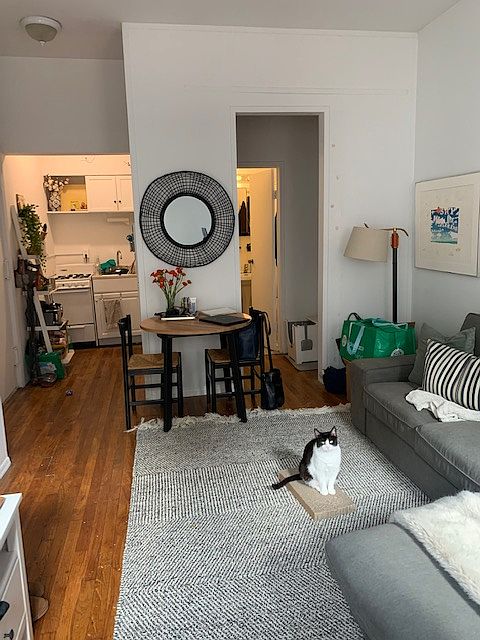 2nd image of 810 Lexington Ave APT 3R