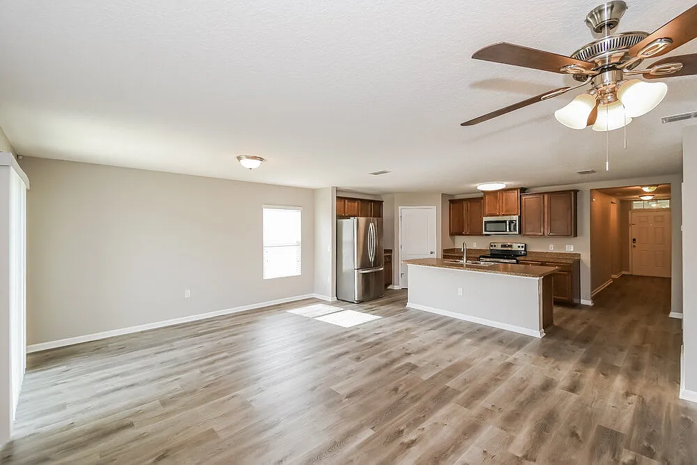 4 bed, 2.0 bath, 1705 sqft, $2,345 — Photo 4