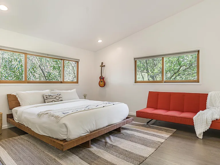 11345 Pacific View Dr — Photo 32