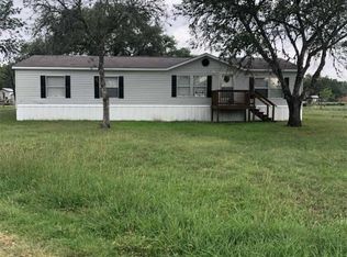 410 Henrietta St, Yoakum, TX 77995