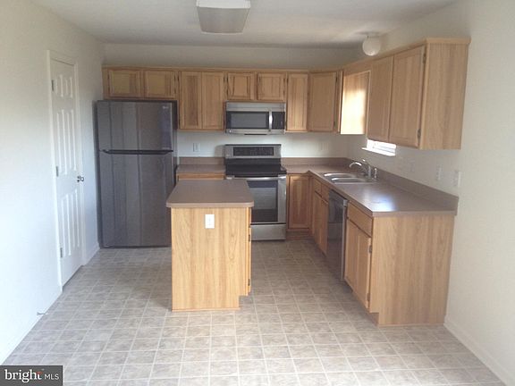 2nd image of 118 Windstone Dr