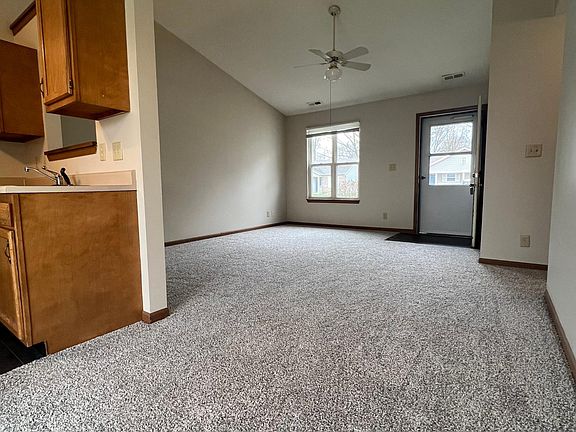 3rd image of 2825 Plaza Ln