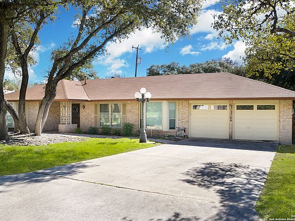 3rd image of 12706 CHATEAU FOREST LN