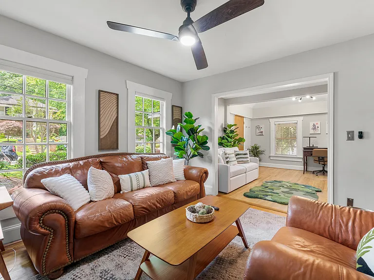 315 W Benson St — Photo 14